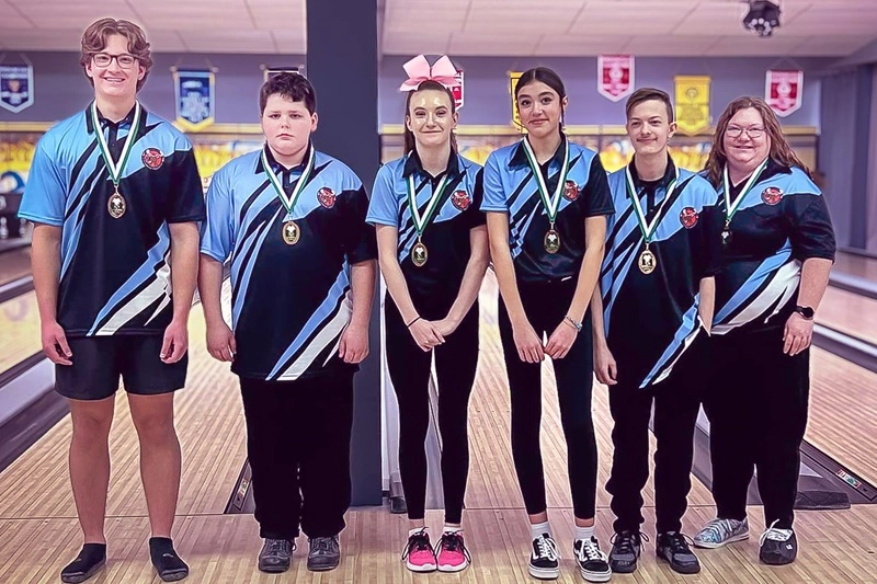 Youth bowling Canada participants